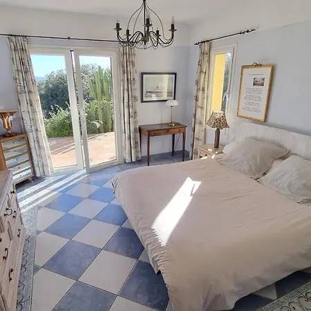 De 250 M2 Plein Sud, Vue Mer, à Marina Di Fiori *